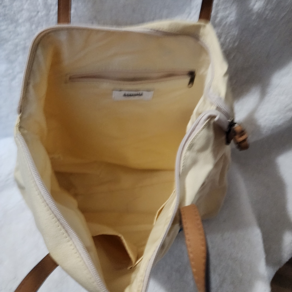Totes - Picture 2 of 2